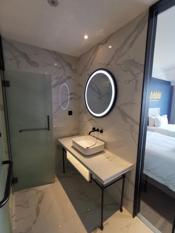 Tian Yi International Hotel 天艺国际酒店 Phnom Penh Exteriör bild