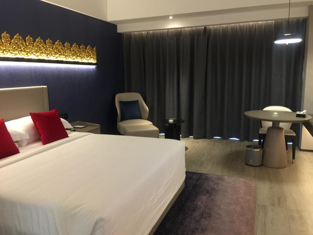 Tian Yi International Hotel 天艺国际酒店 Phnom Penh Exteriör bild