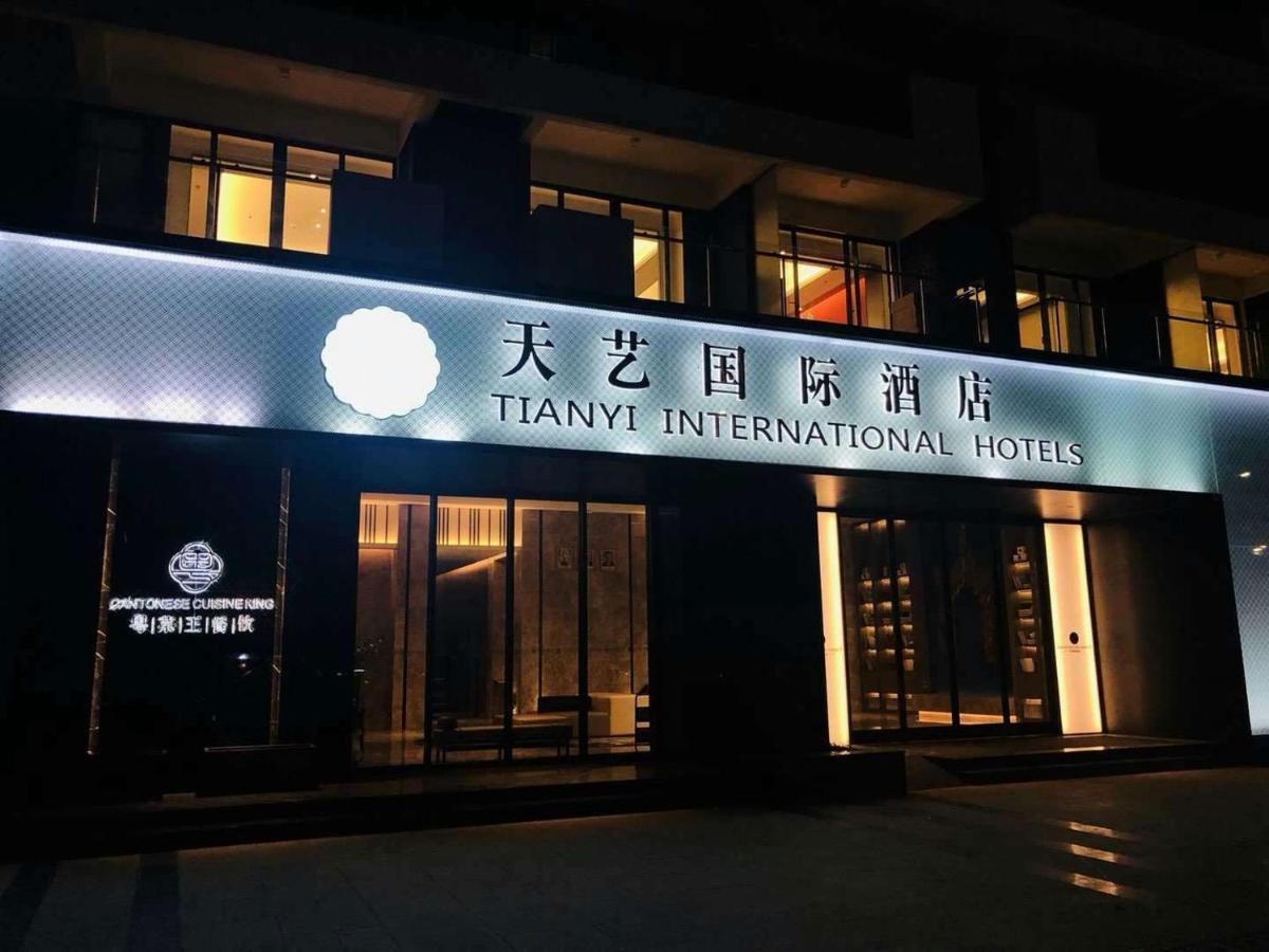Tian Yi International Hotel 天艺国际酒店 Phnom Penh Exteriör bild
